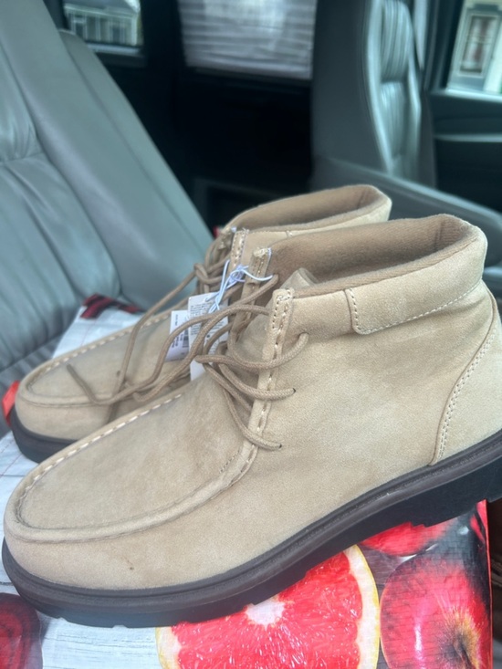 Old Navy Men\'s Beige Suede Chukka Boots NWT